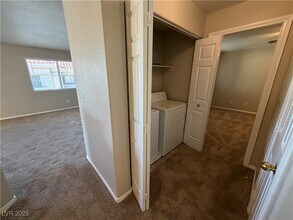 396 Manti Pl in Henderson, NV - Building Photo - Building Photo