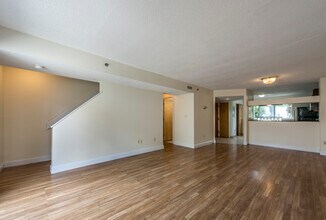 142 North Beacon St, Unit A11 in Boston, MA - Building Photo - Building Photo