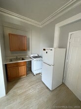 1071 Iranistan Ave in Bridgeport, CT - Building Photo - Building Photo