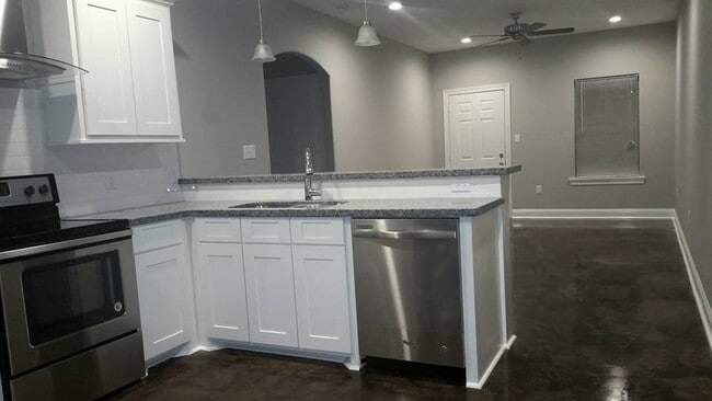 416 S Sherman Ave, Unit D in Iowa, LA - Building Photo - Building Photo