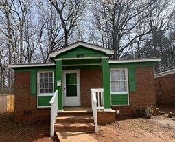 1806 McDonald St in Charlotte, NC - Building Photo
