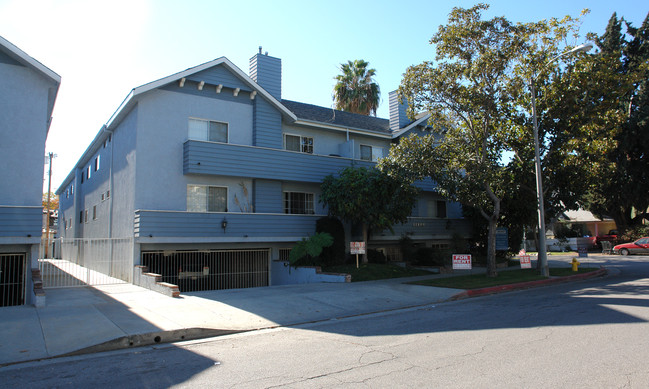 11176 Huston St in North Hollywood, CA - Foto de edificio - Building Photo