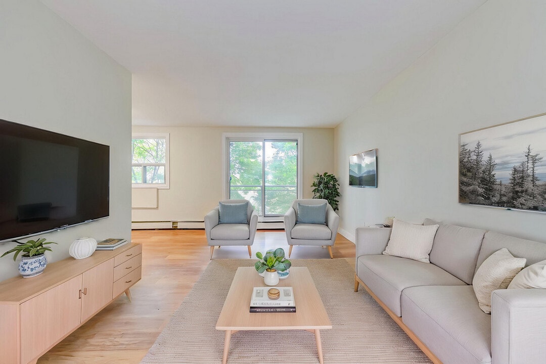 Waterford in Ottawa, ON - Building Photo