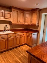 820 Bartsch Ln, Unit Floor 1 in Pittsburgh, PA - Building Photo