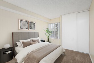 Sommerset in Spring Valley, CA - Building Photo - Building Photo