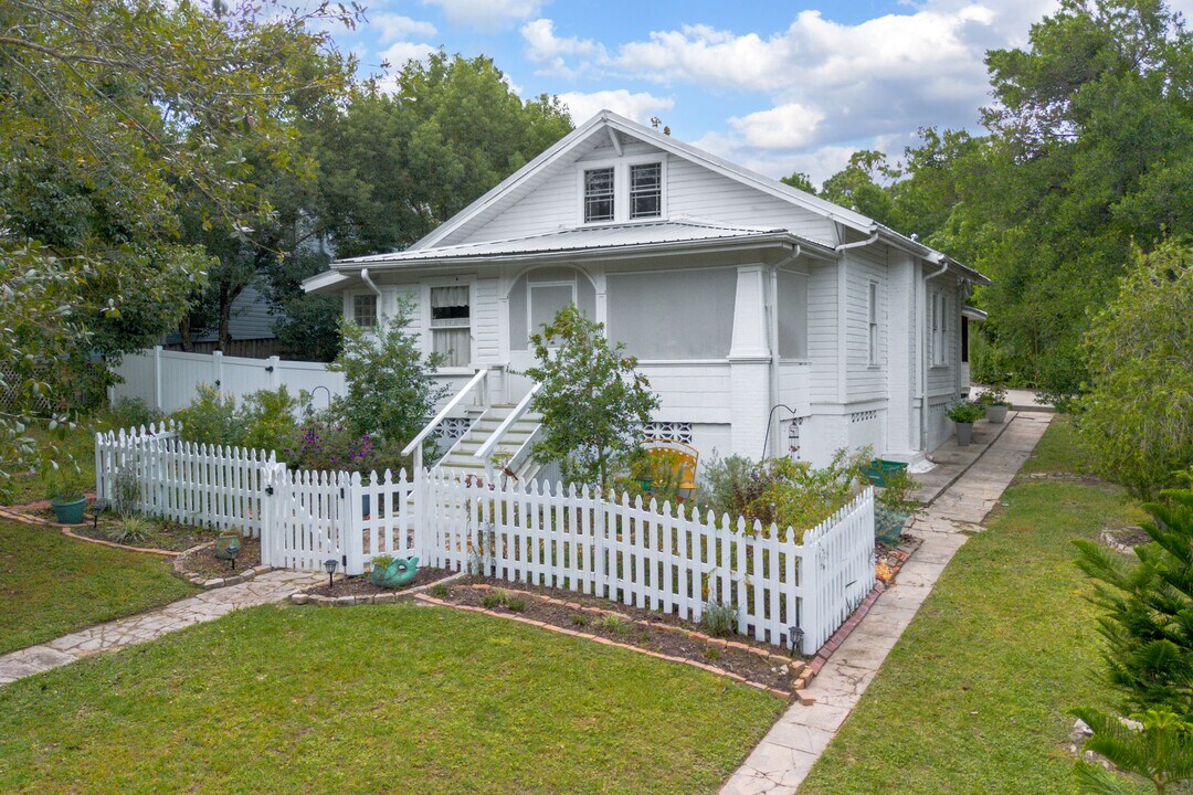 1056 Stevens St in Lake Helen, FL - Building Photo