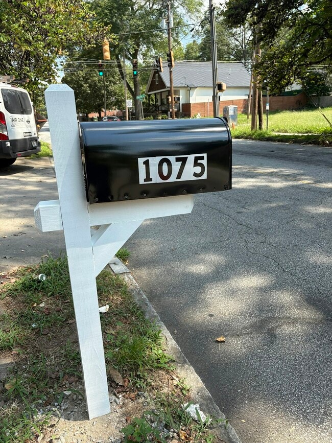 1075 McDaniel St SW in Atlanta, GA - Building Photo - Building Photo