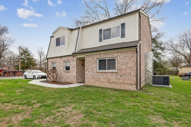 601 E Grundy St, Unit B in Tullahoma, TN - Building Photo - Building Photo