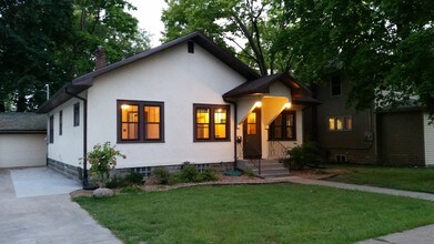 2118 Cass St in La crosse, WI - Building Photo - Building Photo
