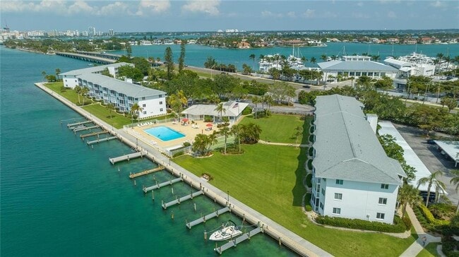 property at 771 John Ringling Blvd
