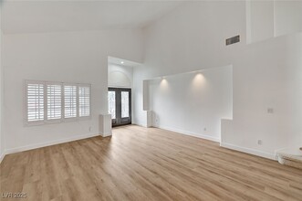 10016 Diving Duck Ave in Las Vegas, NV - Building Photo - Building Photo