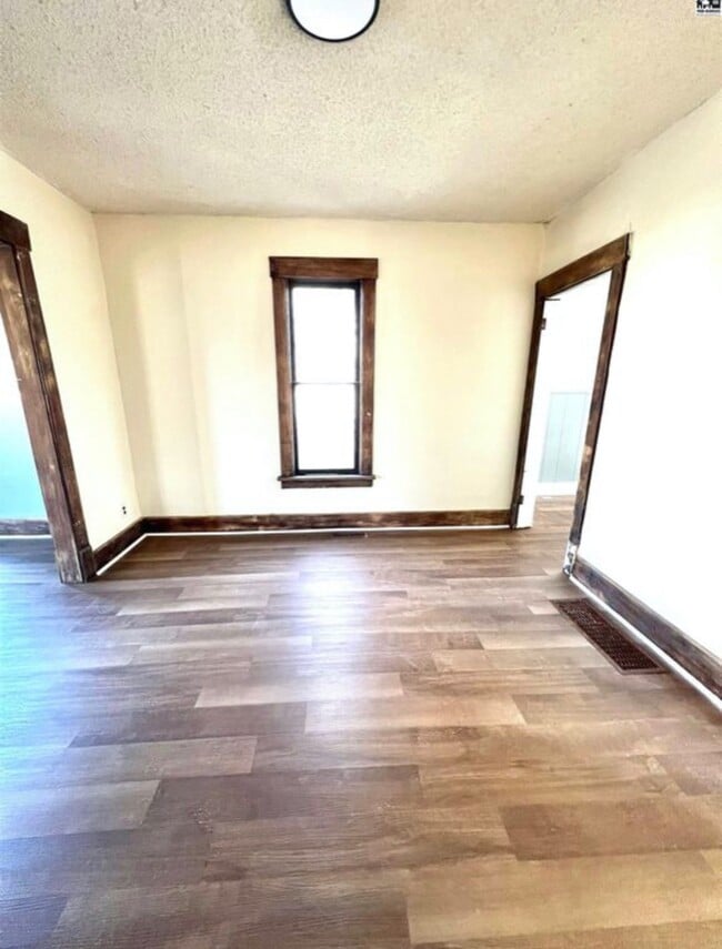 709 E Ave B in Hutchinson, KS - Building Photo - Building Photo