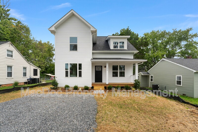 105 Hillcrest Dr in Fredericksburg, VA - Building Photo