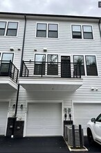 806 Sadie Cir in New Brunswick, NJ - Building Photo - Building Photo