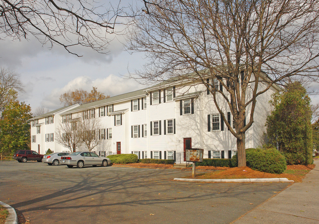 900 S Main St in Plantsville, CT - Building Photo