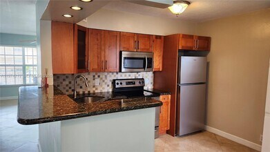 3212 NE 10th St in Pompano Beach, FL - Foto de edificio - Building Photo