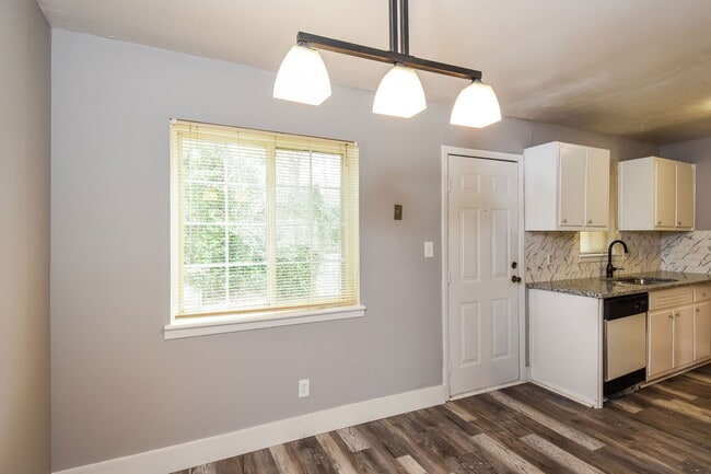 641 Powder Springs St in Smyrna, GA - Building Photo - Building Photo