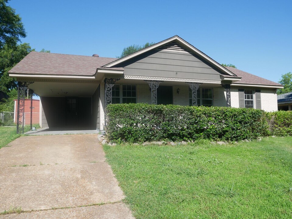 8367 Dottley Dr in Southaven, MS - Building Photo
