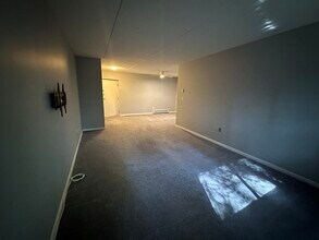 49 Windsor Dr in Holliston, MA - Foto de edificio - Building Photo