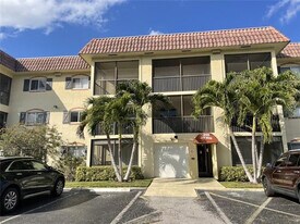 255 S Cypress Rd in Pompano Beach, FL - Building Photo