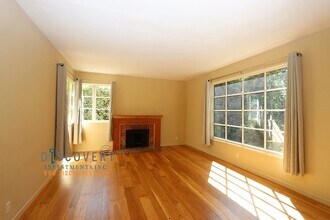 4839 Harbord Dr in Oakland, CA - Building Photo - Building Photo