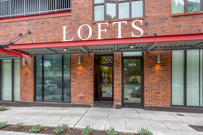 The Lofts at the Junction in Seattle, WA - Foto de edificio - Building Photo