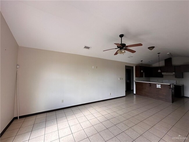 4113 N 24th Ln in McAllen, TX - Foto de edificio - Building Photo