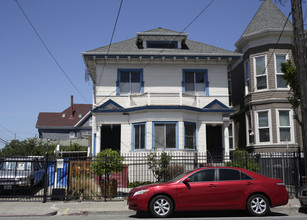 2811 Market St in Oakland, CA - Building Photo - Building Photo