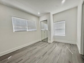 YOUNG CIRCLE in Hollywood, FL - Foto de edificio - Building Photo