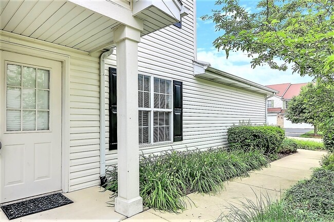 2427 Stoughton Cir in Aurora, IL - Building Photo - Building Photo