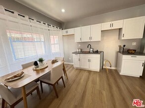 2526 W 21st St in Los Angeles, CA - Building Photo - Building Photo