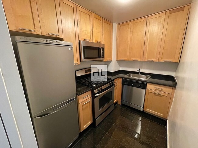 EAST 36 STREET, Unit LOBD0A0