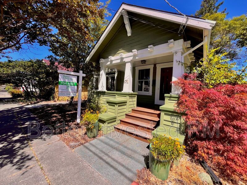 641 Pine St in Santa Rosa, CA - Building Photo