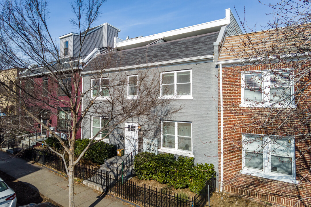 1816 D St NE in Washington, DC - Foto de edificio