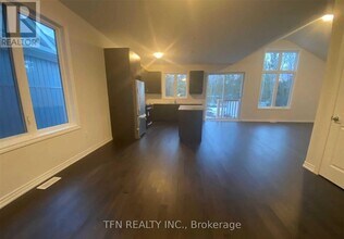 3213 Mosley St in Wasaga Beach, ON - Building Photo - Building Photo