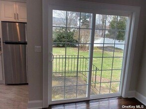 12 Baylis Pl in Syosset, NY - Building Photo - Building Photo