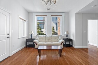 576 Chapel St in New Haven, CT - Building Photo - Building Photo