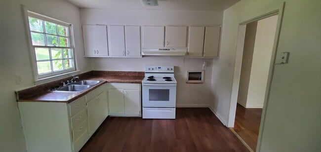 1812 Muncey Ln in Greensboro, NC - Building Photo - Building Photo