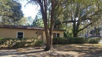 2305 NE 10th Terrace in Gainesville, FL - Building Photo