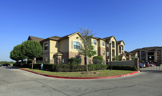 THE OAKMOOR in Houston, TX - Building Photo - Building Photo