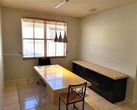 723 Juniper Ln in Weston, FL - Building Photo - Building Photo