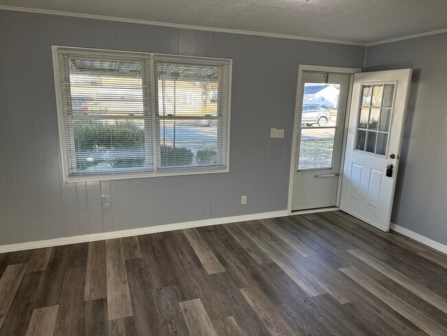 property at 2800 Darby Ln