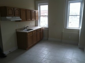 413 Dodd St in East Orange, NJ - Foto de edificio - Other