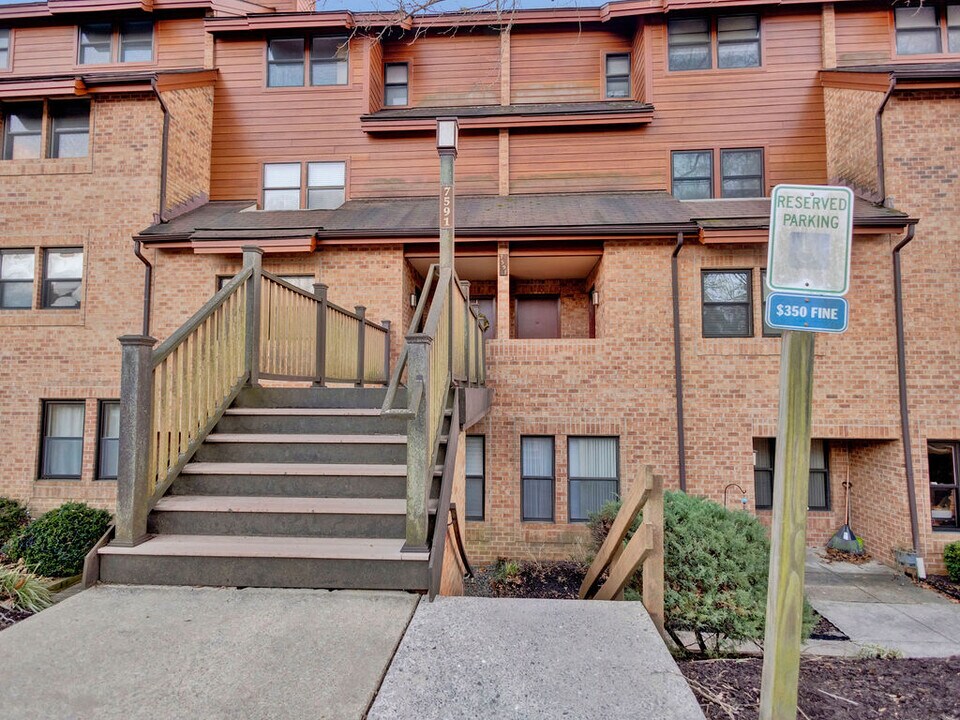 7591 Weather Worn Way in Columbia, MD - Building Photo