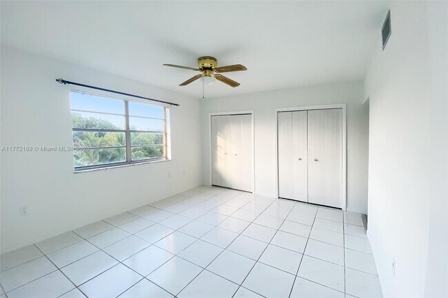 1955 NE 135th St in North Miami, FL - Building Photo - Building Photo