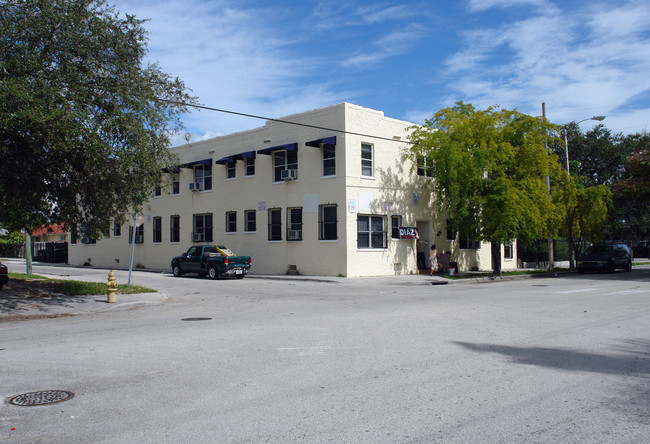 103-105 NE 59th St in Miami, FL - Foto de edificio - Building Photo