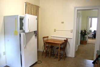 13 Main St, Unit Hoosick #2 in Hoosick Falls, NY - Building Photo - Building Photo