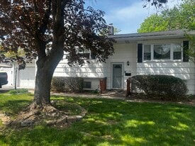 119 Cindy Ct in Middlesex, NJ - Building Photo