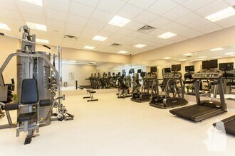 5050 N Sheridan Rd in Chicago, IL - Foto de edificio - Building Photo