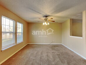 2092 Fullwood Dr in Brownsburg, IN - Foto de edificio - Building Photo